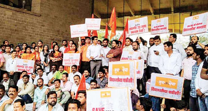 Parents, Yuva Sena protest over snapping of internal marks of SSC Board Exam