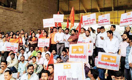 Parents, Yuva Sena protest over snapping of internal marks of SSC Board Exam
